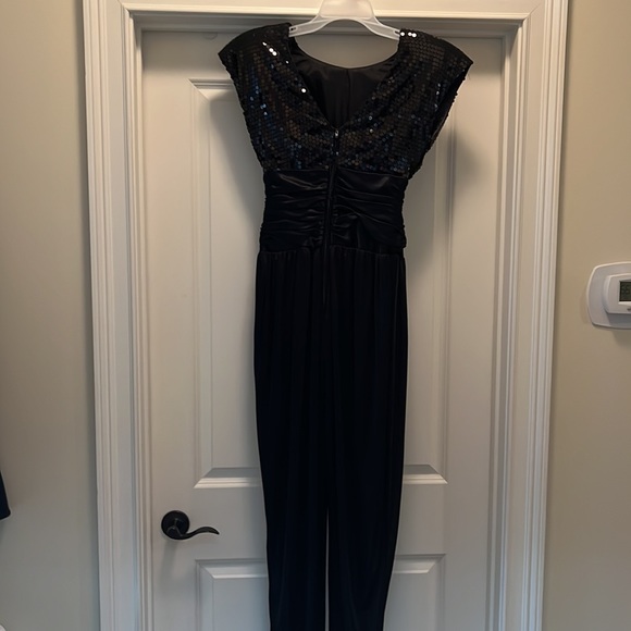 Black evening jumpsuit. Dave and Johnny brand.size 6 - Picture 4 of 5